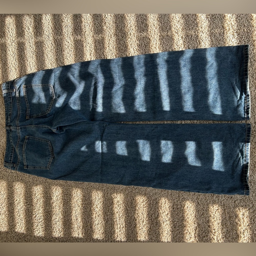 (SOLD) Raelynn Washed Low Rise Jeans - Picture 4 of 4